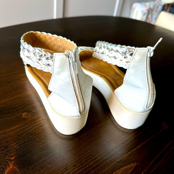 White leather braided strap sandals, size 8(39) - Picture 8 of 12